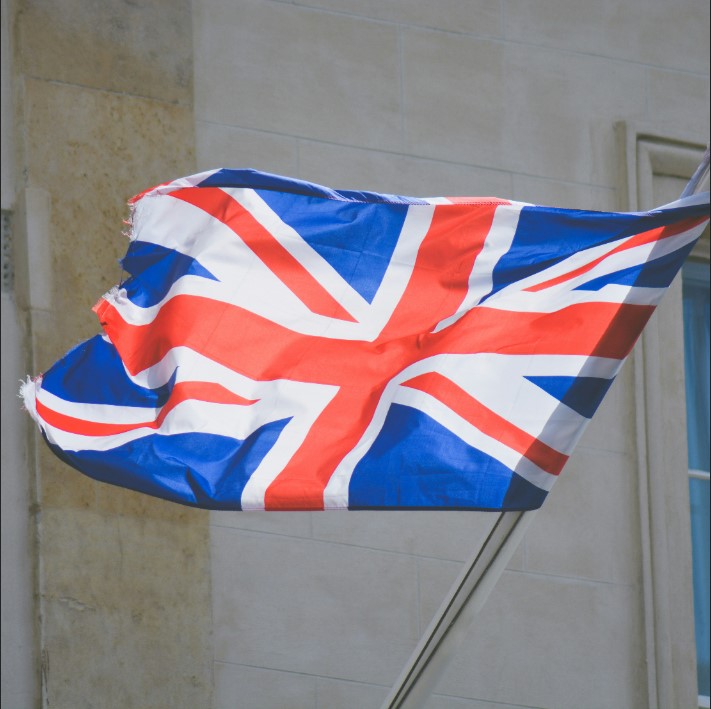 Reports suggest that the universities in the UK ate at the risk of plunging student rate